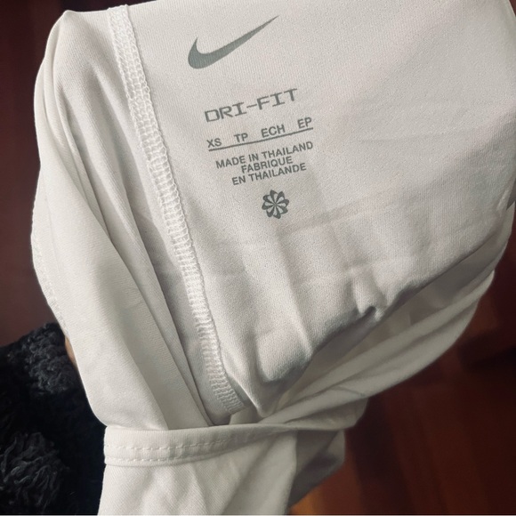 Nike White Fitted Backless Camisole - Picture 2 of 2